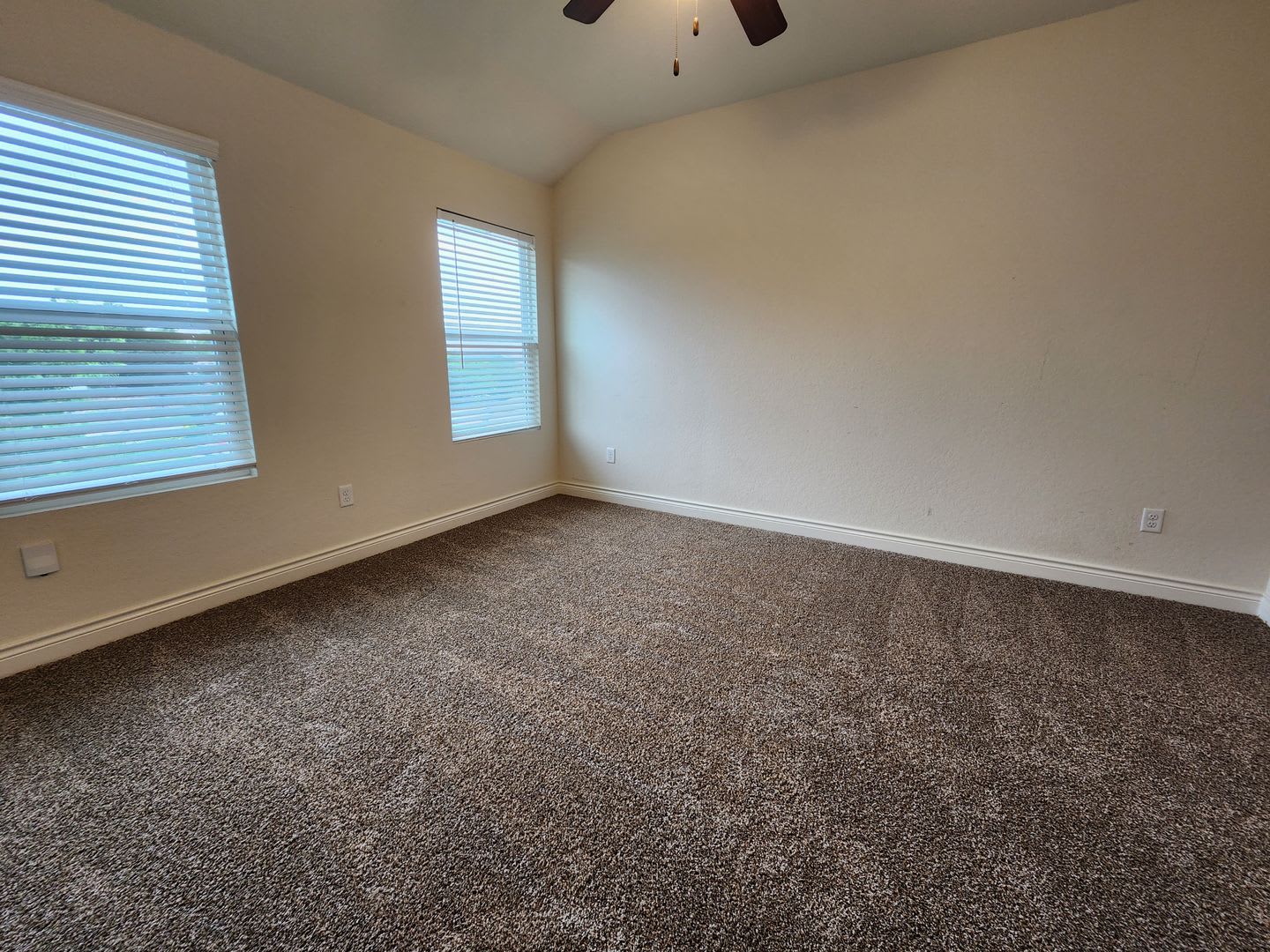 1 Month Free Rent 3 2 5 1 5 Fourplex With Granite Countertops 9Ft Ceilings Fridge Washer Dryer Nbisd – photo 3