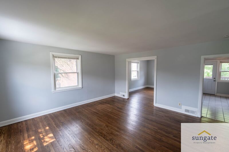 831 N Chapelgate Ln – photo 2