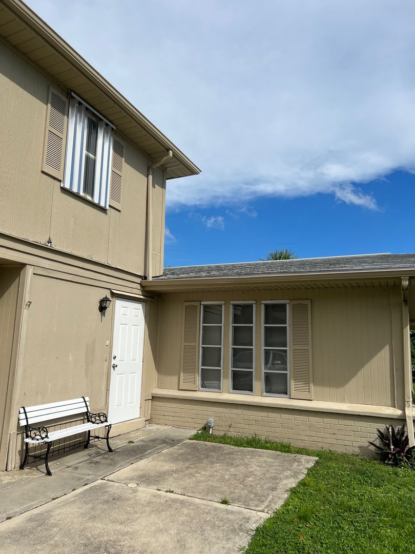 Port Charlotte only a few Blocks away from The Fawcett and Shore Point Hospitals – photo 1
