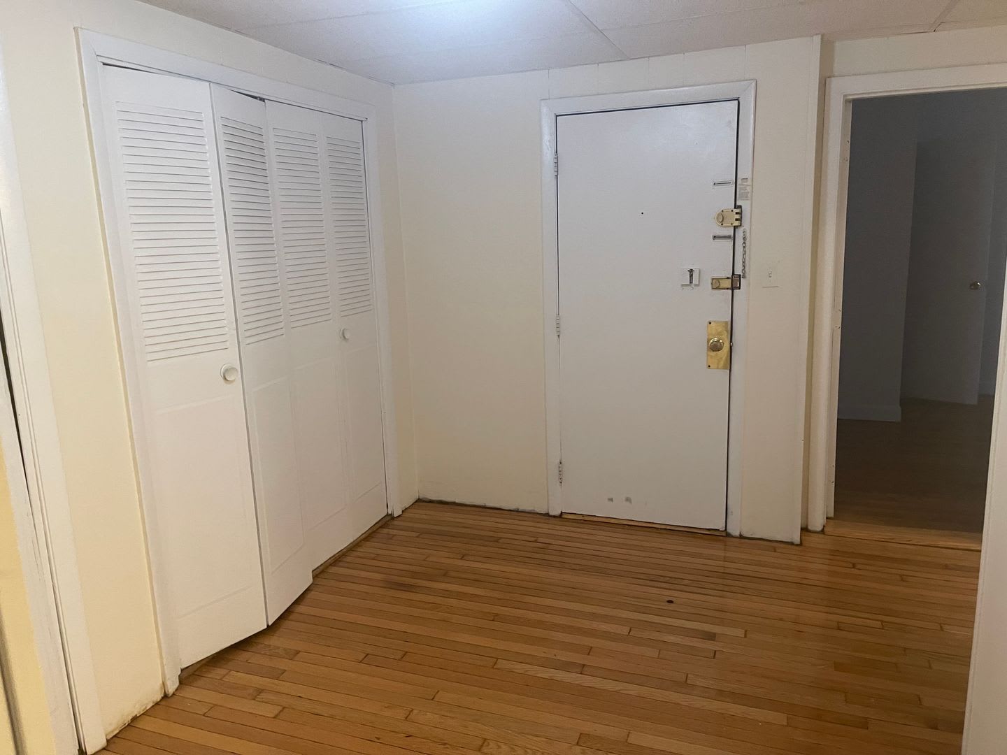 NO FEE N FREE MONTHPackards Corner open Payout, Equal size rooms EASY CHOICE Students ok – photo 3