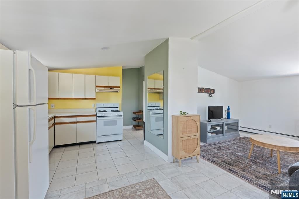 449 Taft Avenue – photo 3
