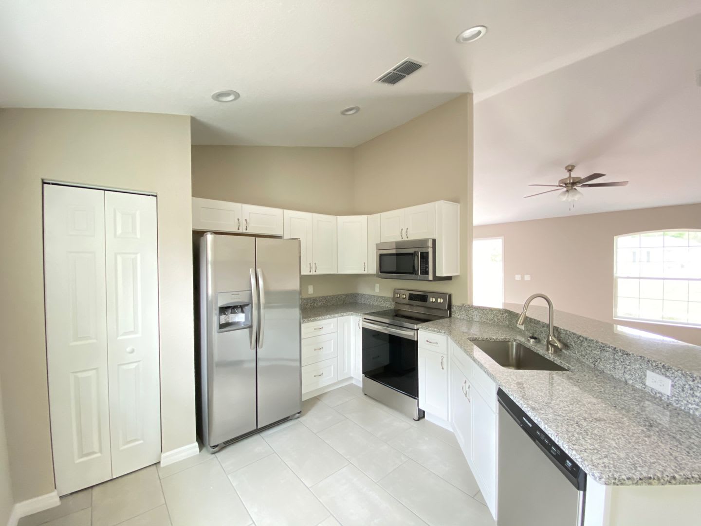 Custom Home Desirable Se Ocala Neighborhood 3 2 2 Won T Last – photo 4