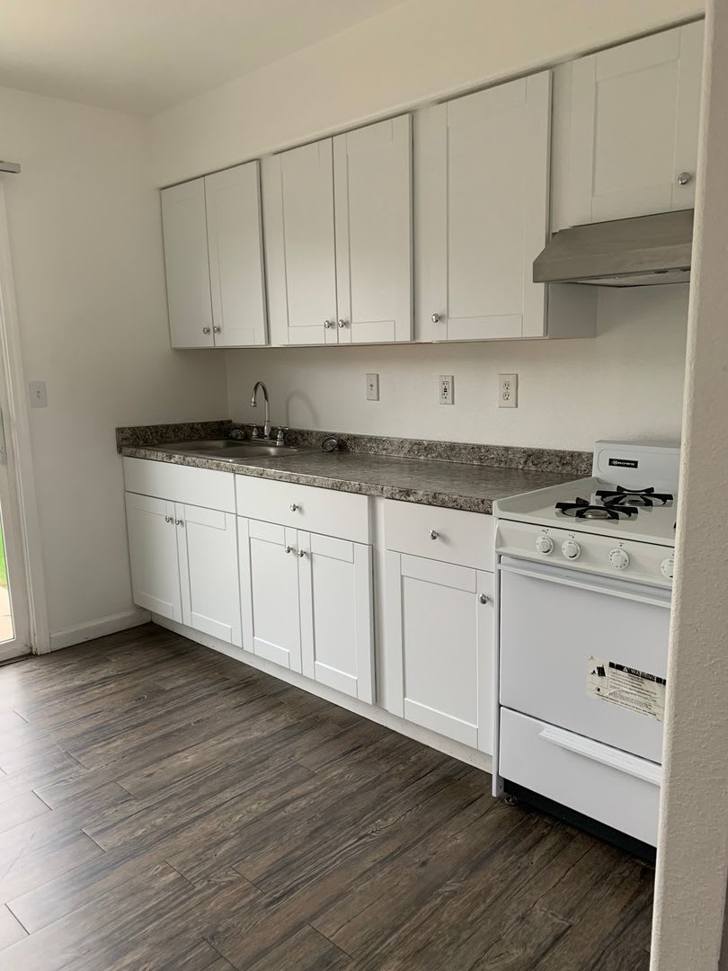 2 bedroom 1 Bath apartment available now – photo 5