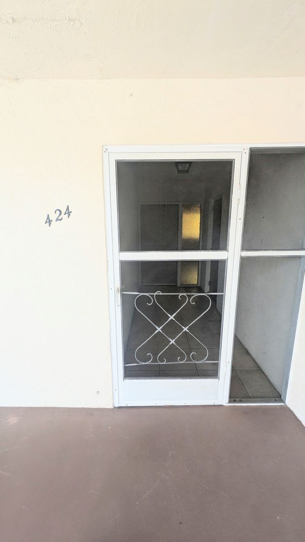 Annual UNFURNISHED 2/1 condo Island life – photo 2