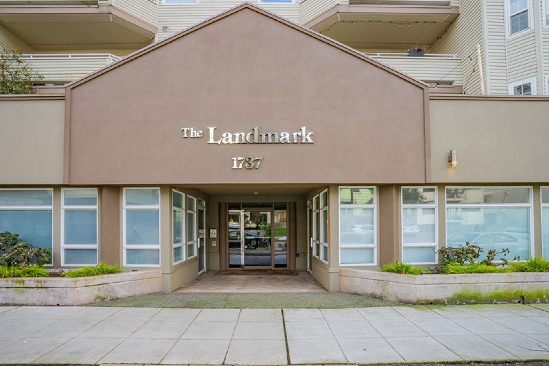 Landmark Apartments – photo 5