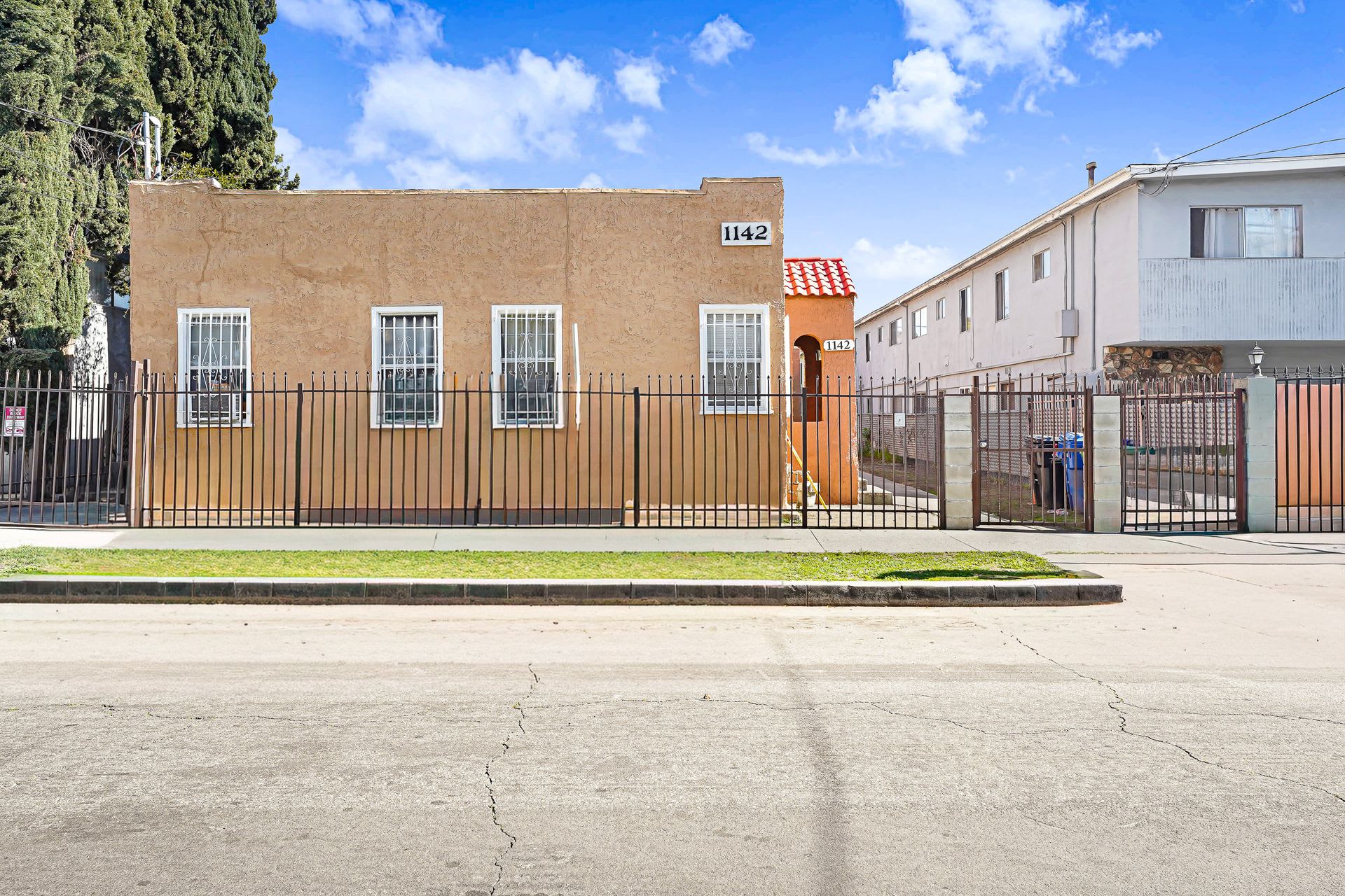 Newly Remodeled 1 Bedroom / 1 Bath with IN-UNIT Laundry in the Heart of Hollywood! – photo 3