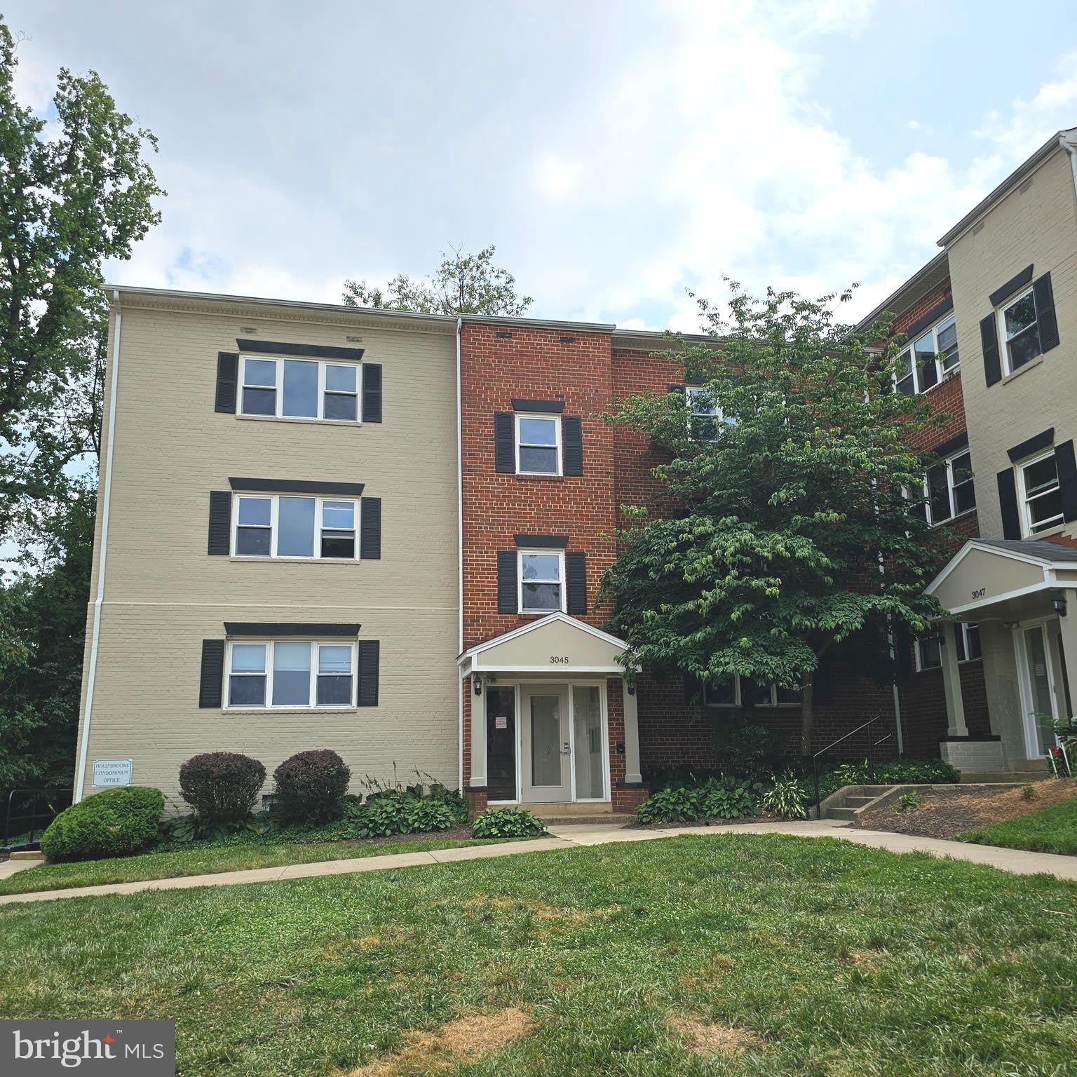 3045 PATRICK HENRY Drive – photo 1