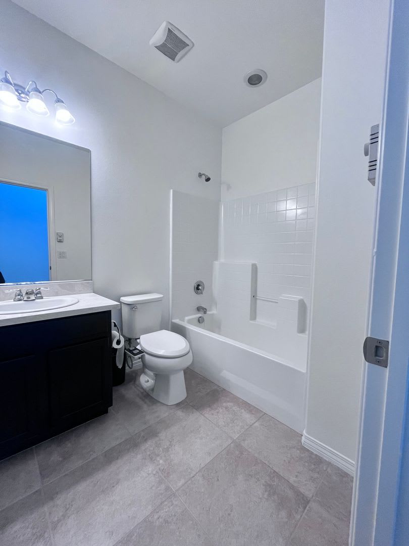 Beautifully Spacious 2-Story Home – photo 5