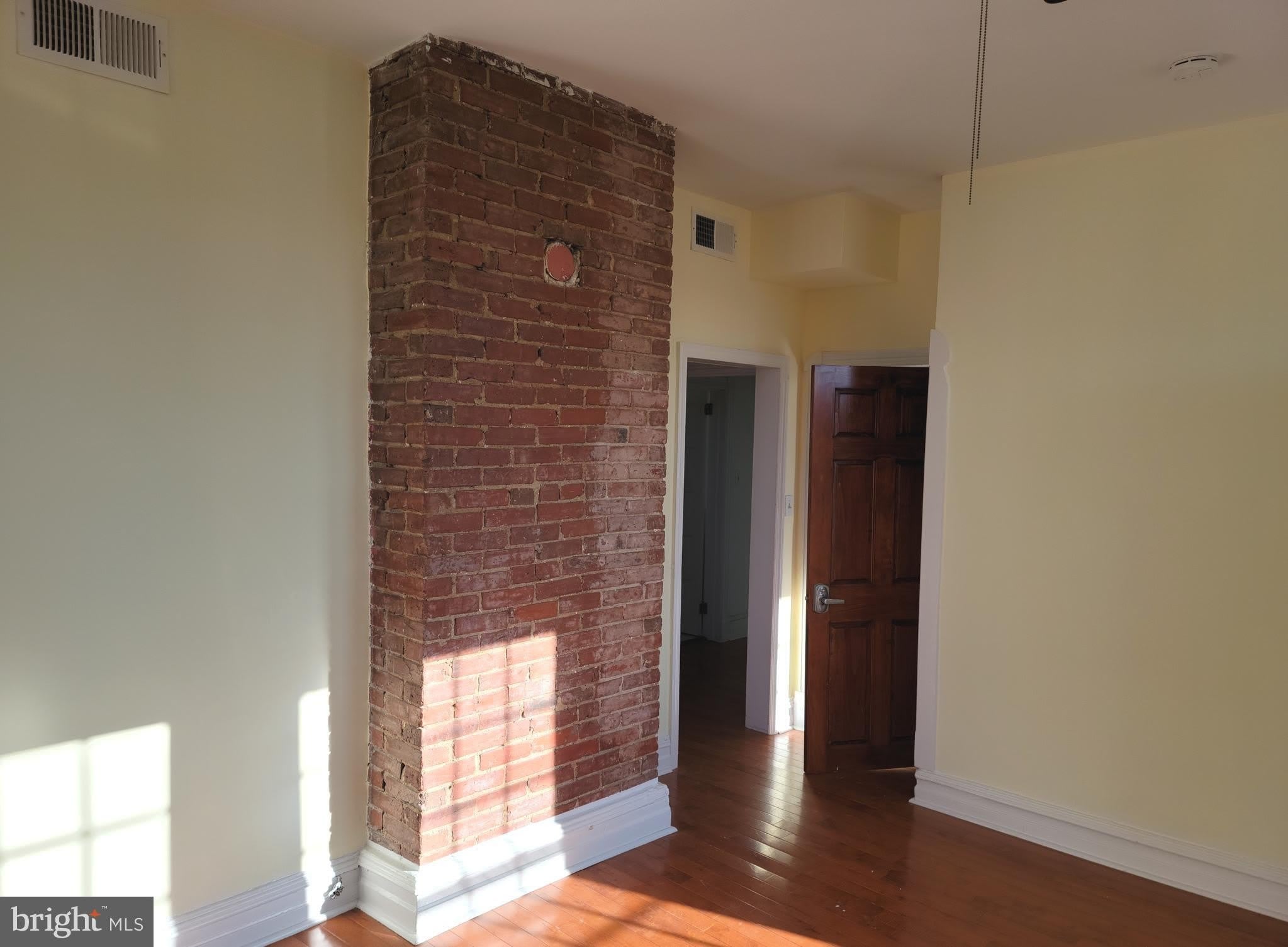 111 IONA Avenue – photo 5