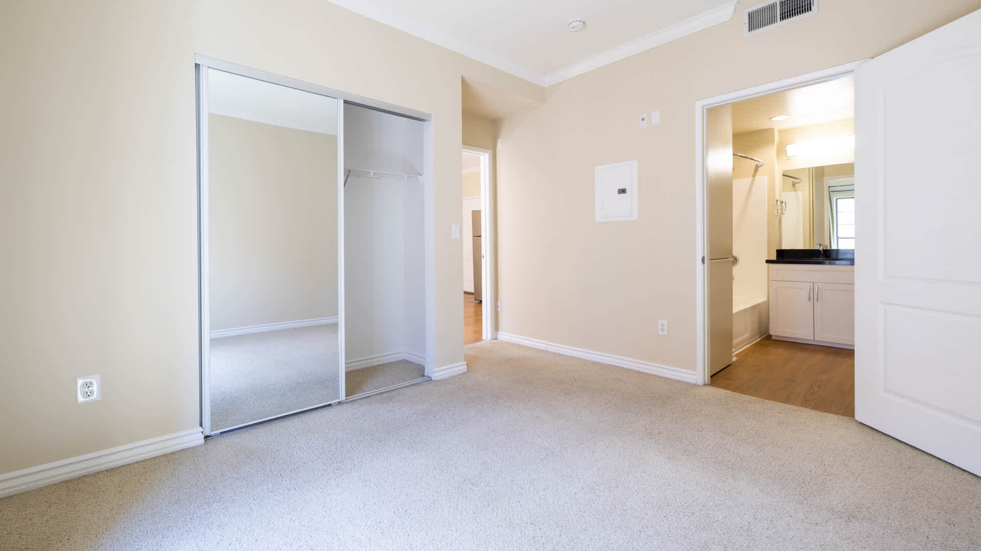 425 Broadway Apartments – photo 3