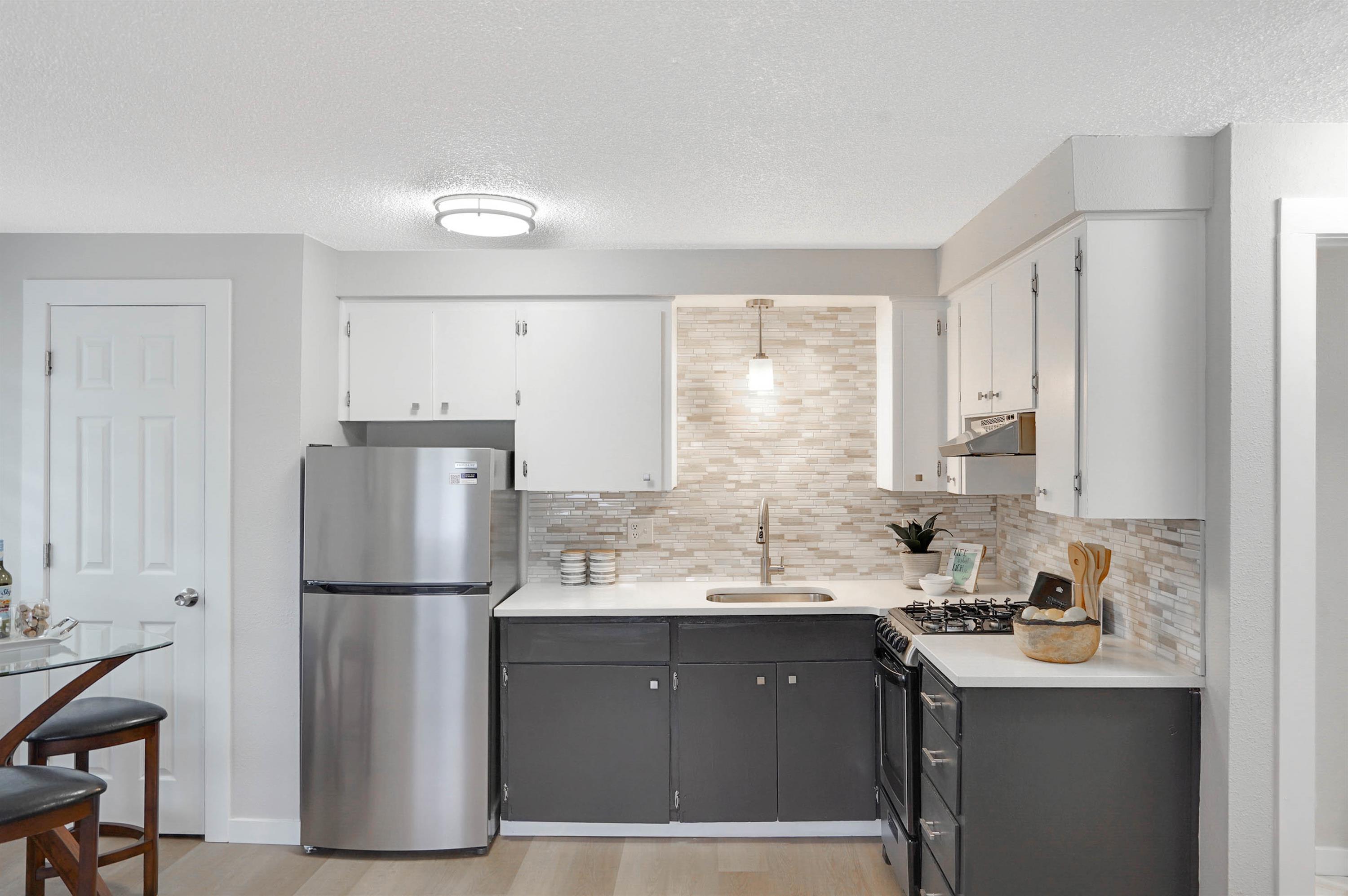 2339 Lee Street – photo 4