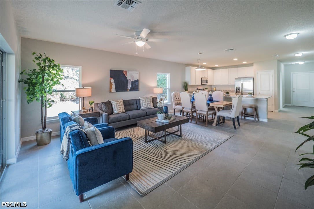 1105 NE 10TH Terrace – photo 4