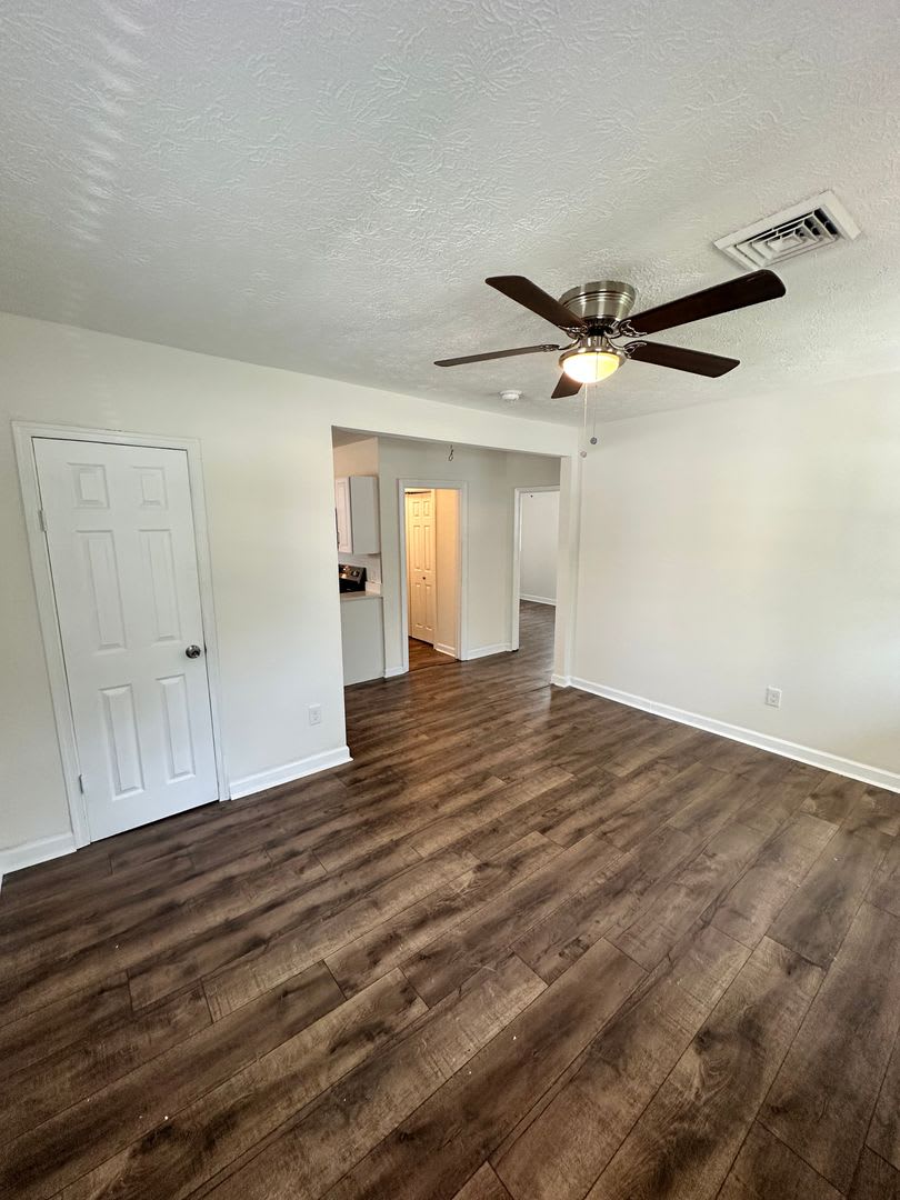 3 Bedroom Fully Renovated Hampton Home – photo 3