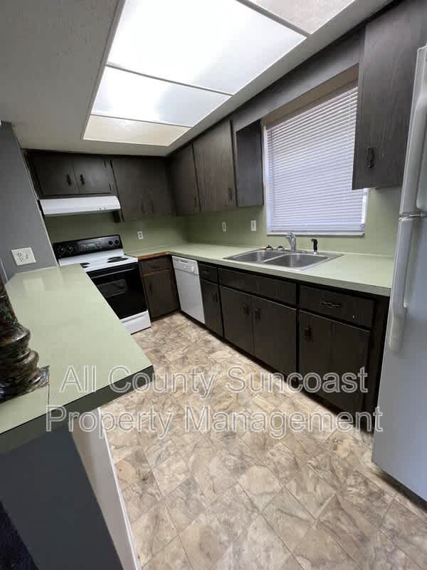 471 76Th Ave N 3 – photo 2