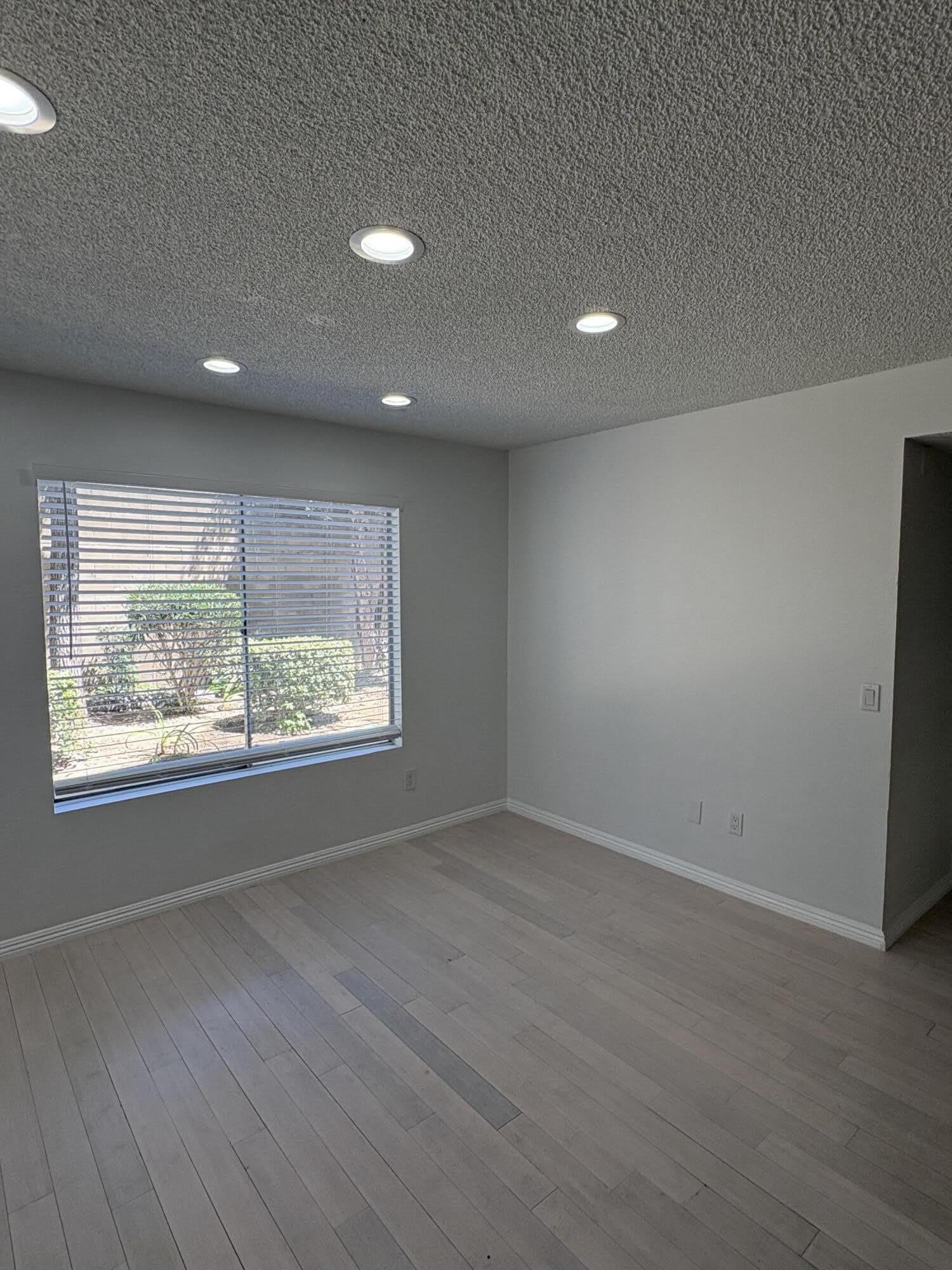 2339 Lillyvale Avenue – photo 2