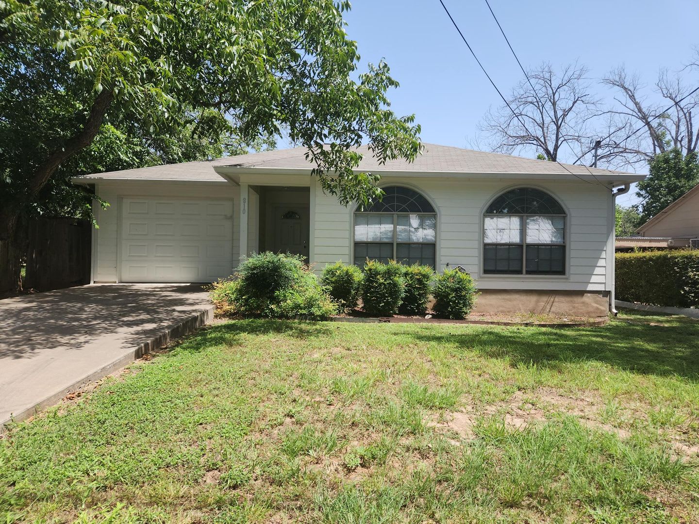 FOR LEASE!! – photo 1