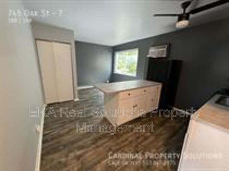745 Oak Street – photo 1