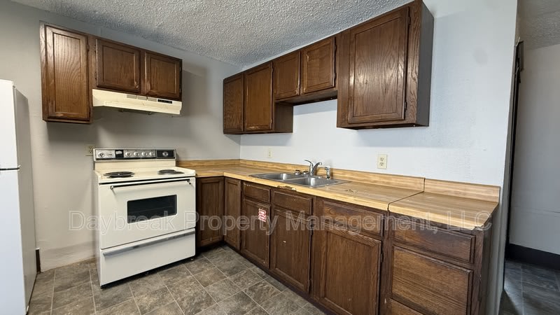 1235 11 1/2 Street North – photo 1