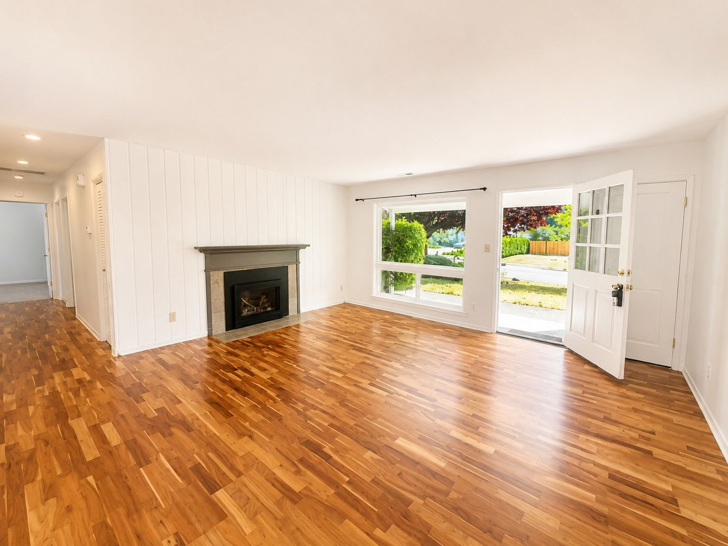 3Bd/1Ba Bellevue Home – photo 2