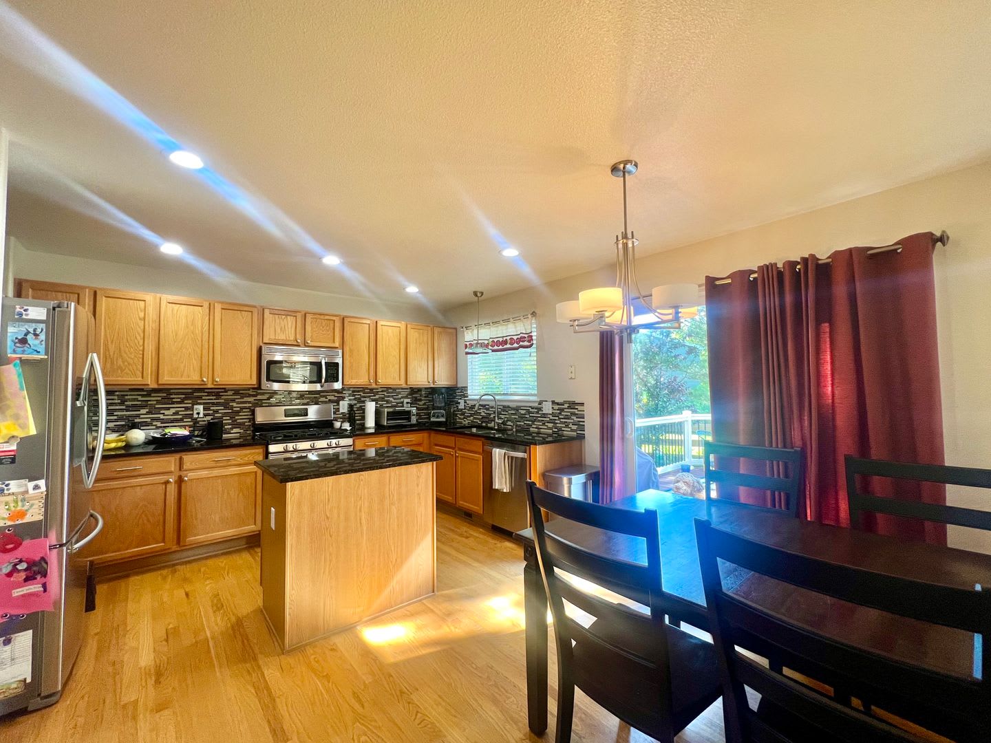 Big Charming 4 Bedroom 2 5 Bathroom In Rock Creek Available Now 500 Off 1St Month S Rent – photo 3
