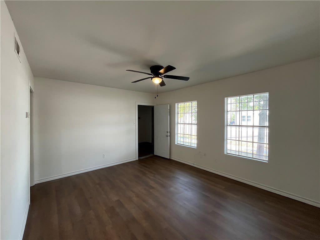 907 Elizabeth Street – photo 2