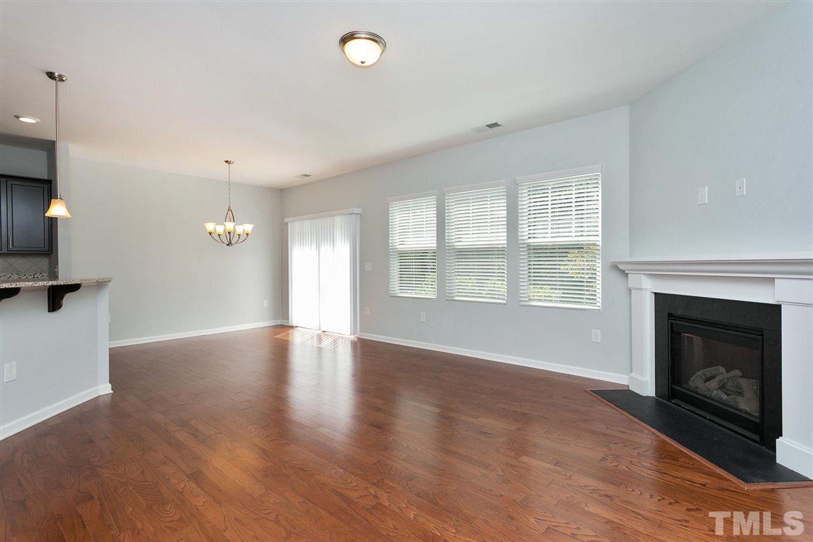 3 Bedroom 2 5 Bathroom Townhome Home W Open Floorplan And A 2 Car Garage In The Heart Of Morrisville – photo 5