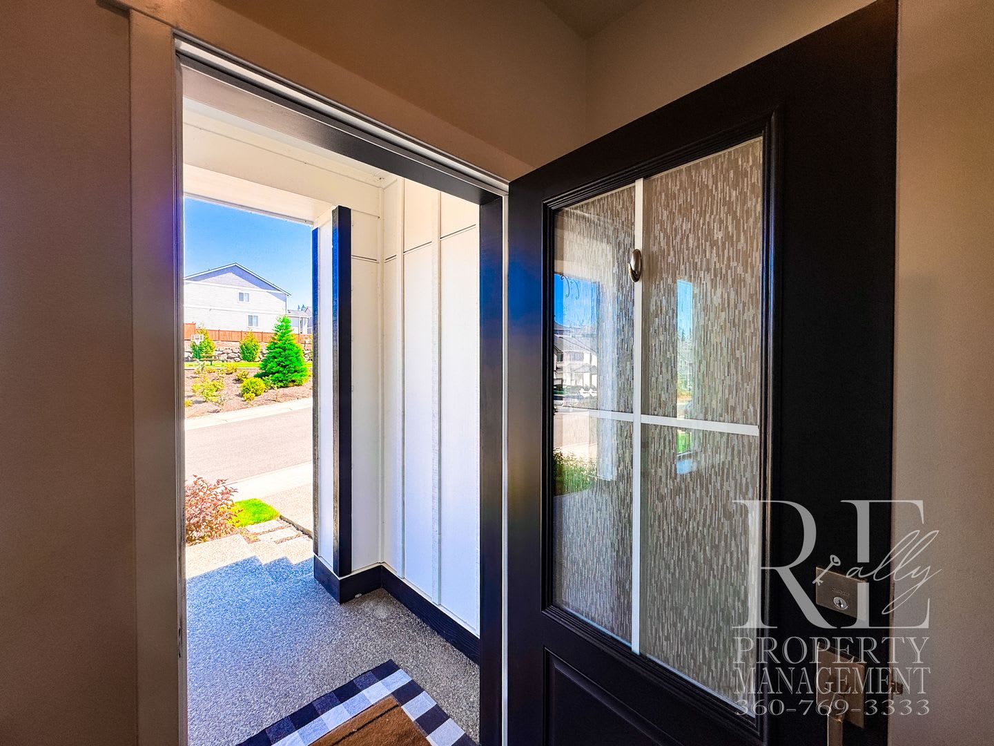 Spacious 5 Bedroom Home With Modern Layout Natural Light Park Access – photo 3
