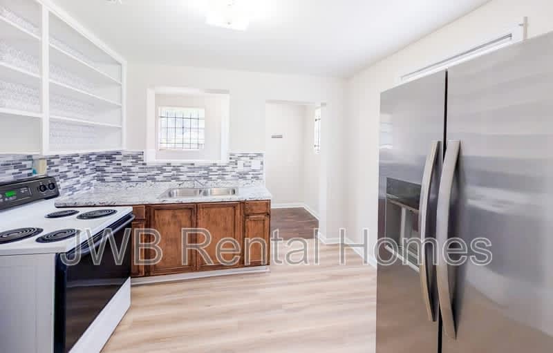 4305 Springfield Blvd – photo 2