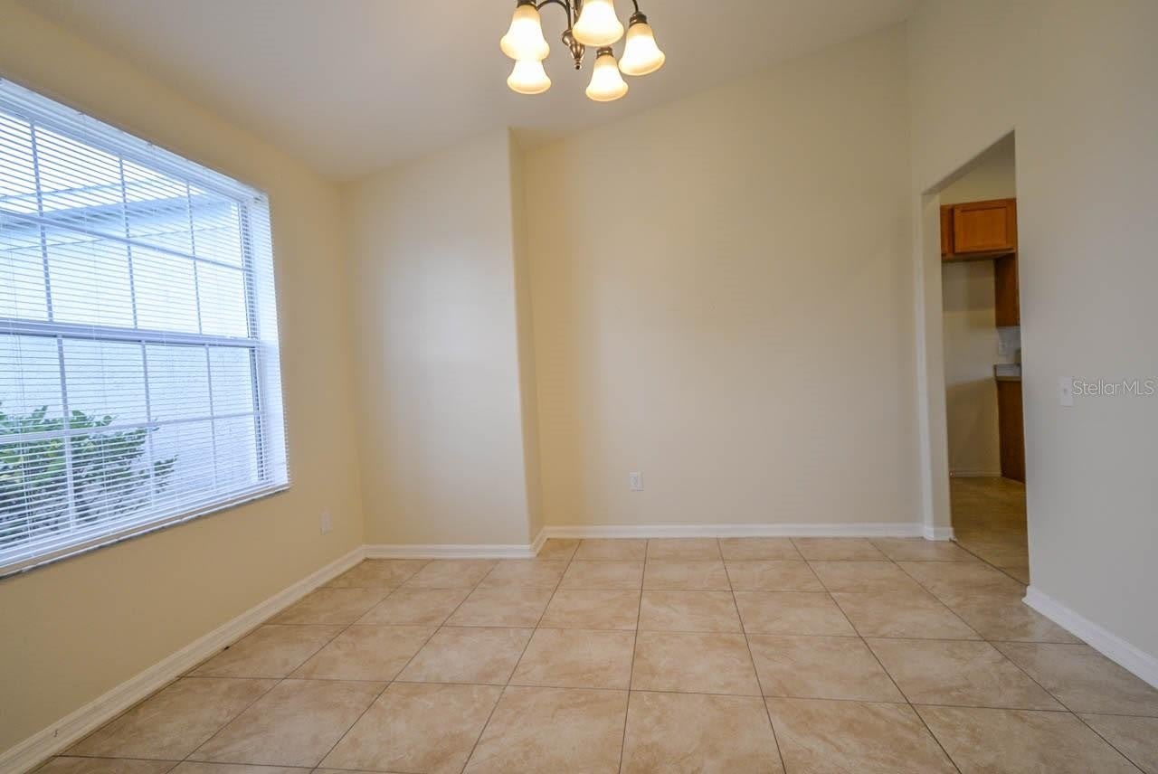 1607 AVONDALE RIDGE Drive – photo 3