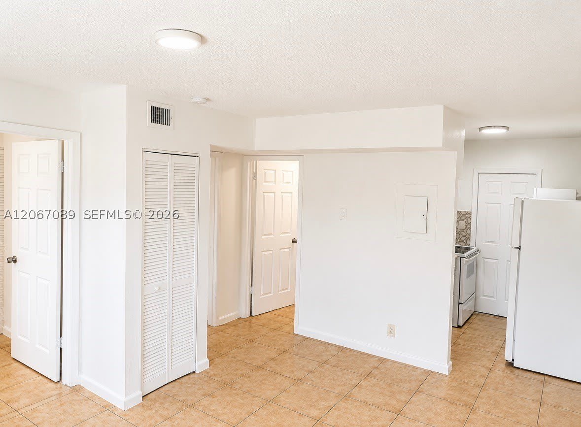 272 SW 3rd St – photo 3