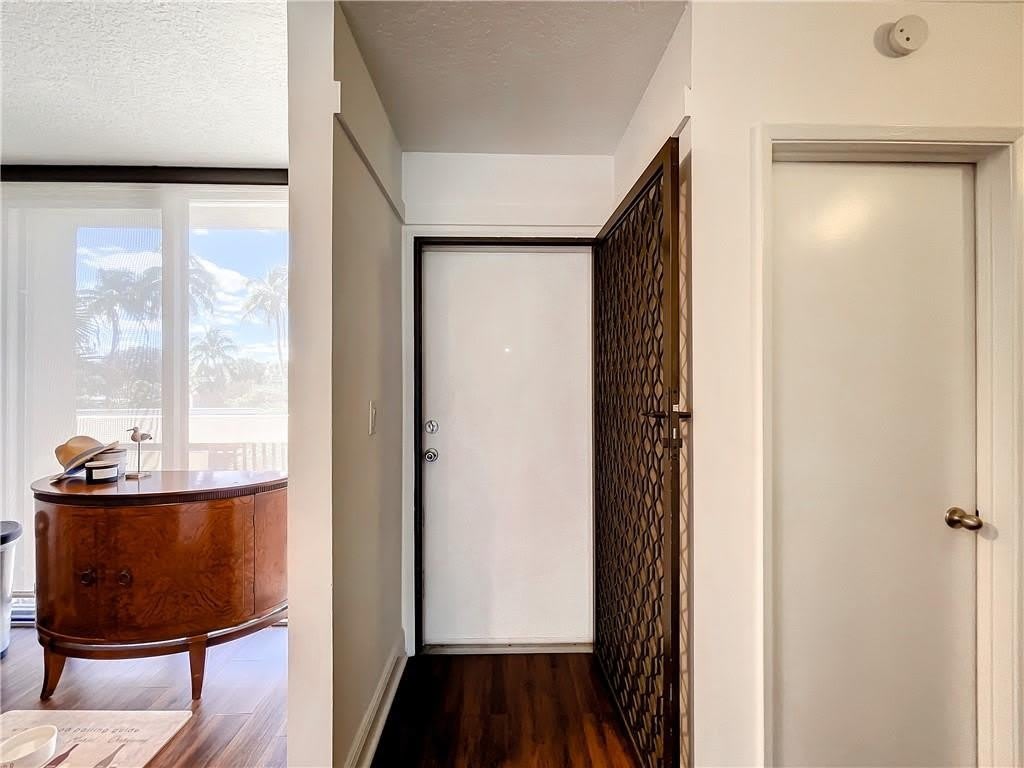 1100 SE 5th Court – photo 2