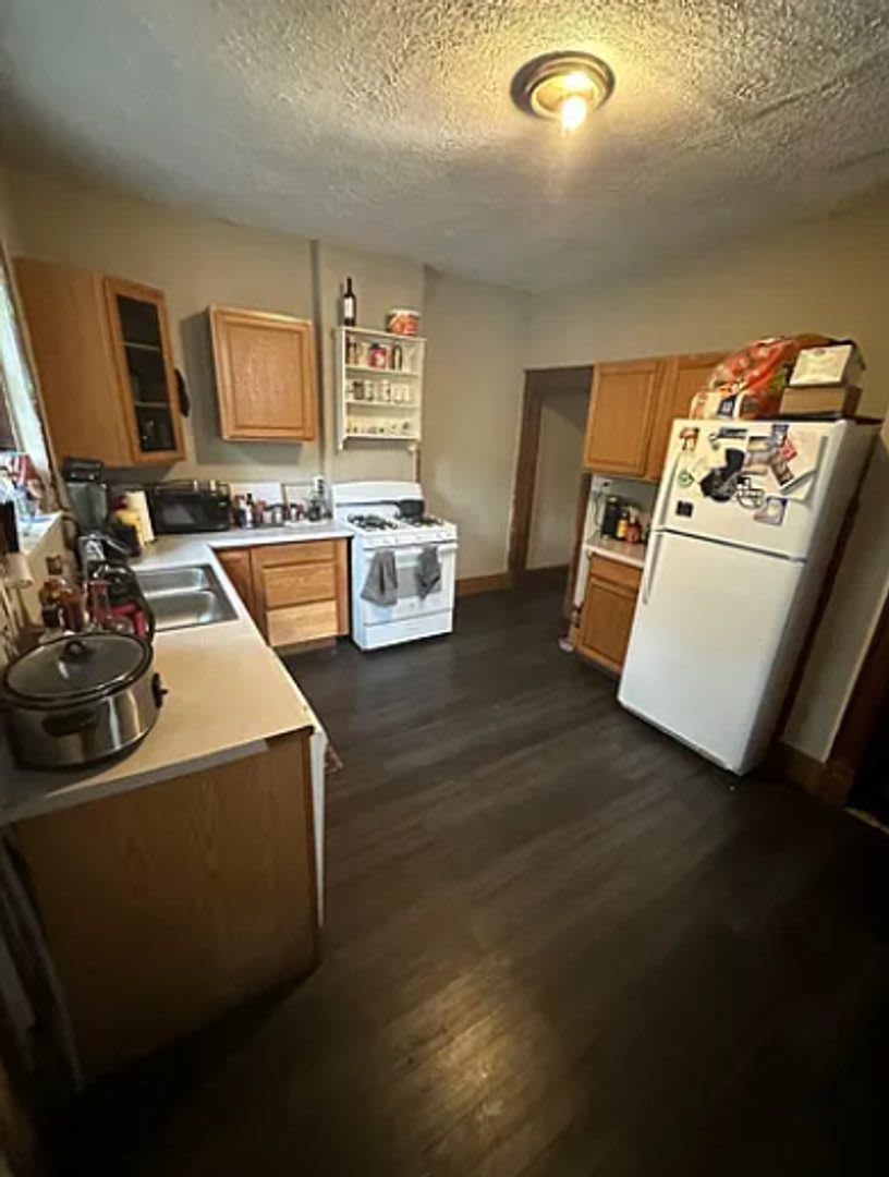 5 Bedroom House Available Next to UC Campus – photo 5