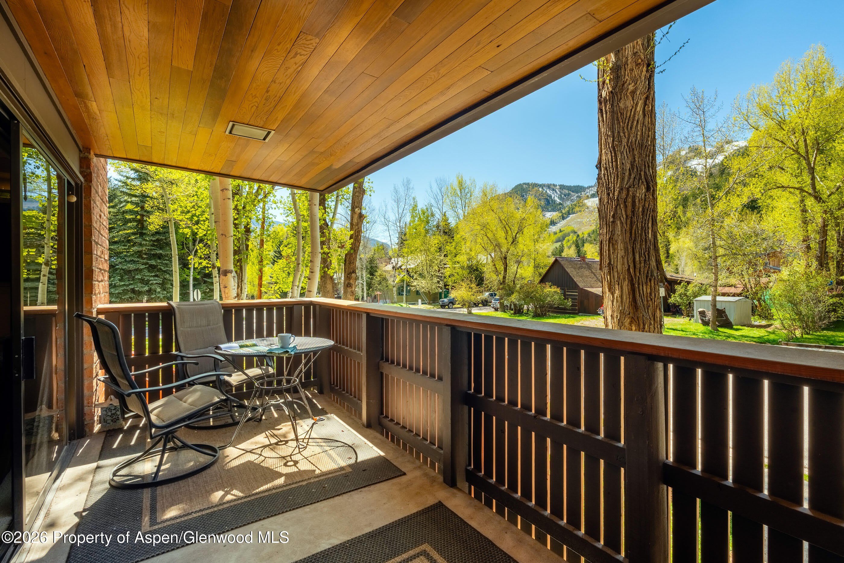 400 W Hopkins Avenue – photo 1