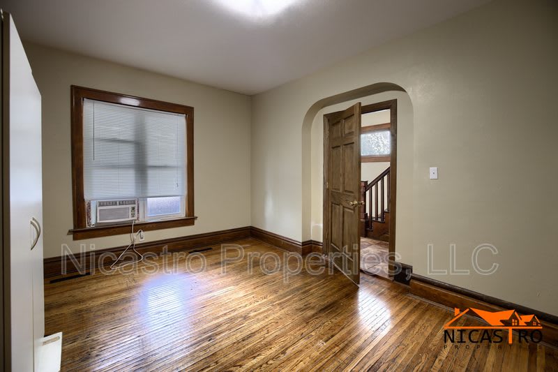 2254 Indianola Avenue – photo 5
