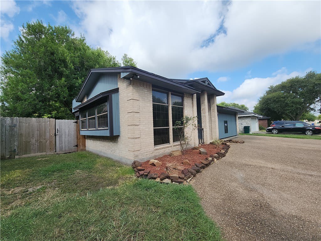5221 Cromwell Drive – photo 2