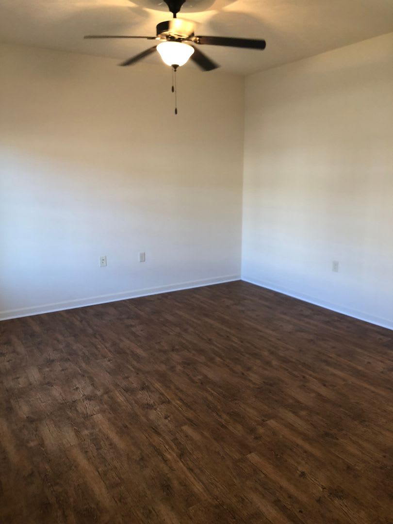 3 Bedroom, 2.5 Bath Two Level Townhouse – photo 3