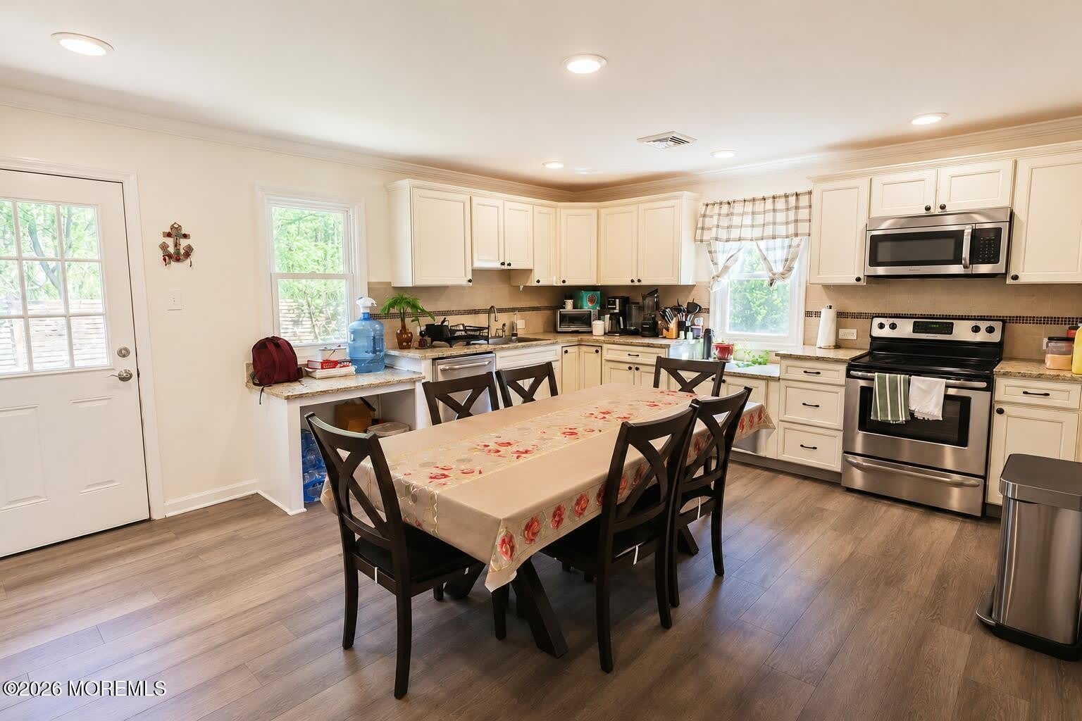 837 Forest Avenue – photo 4
