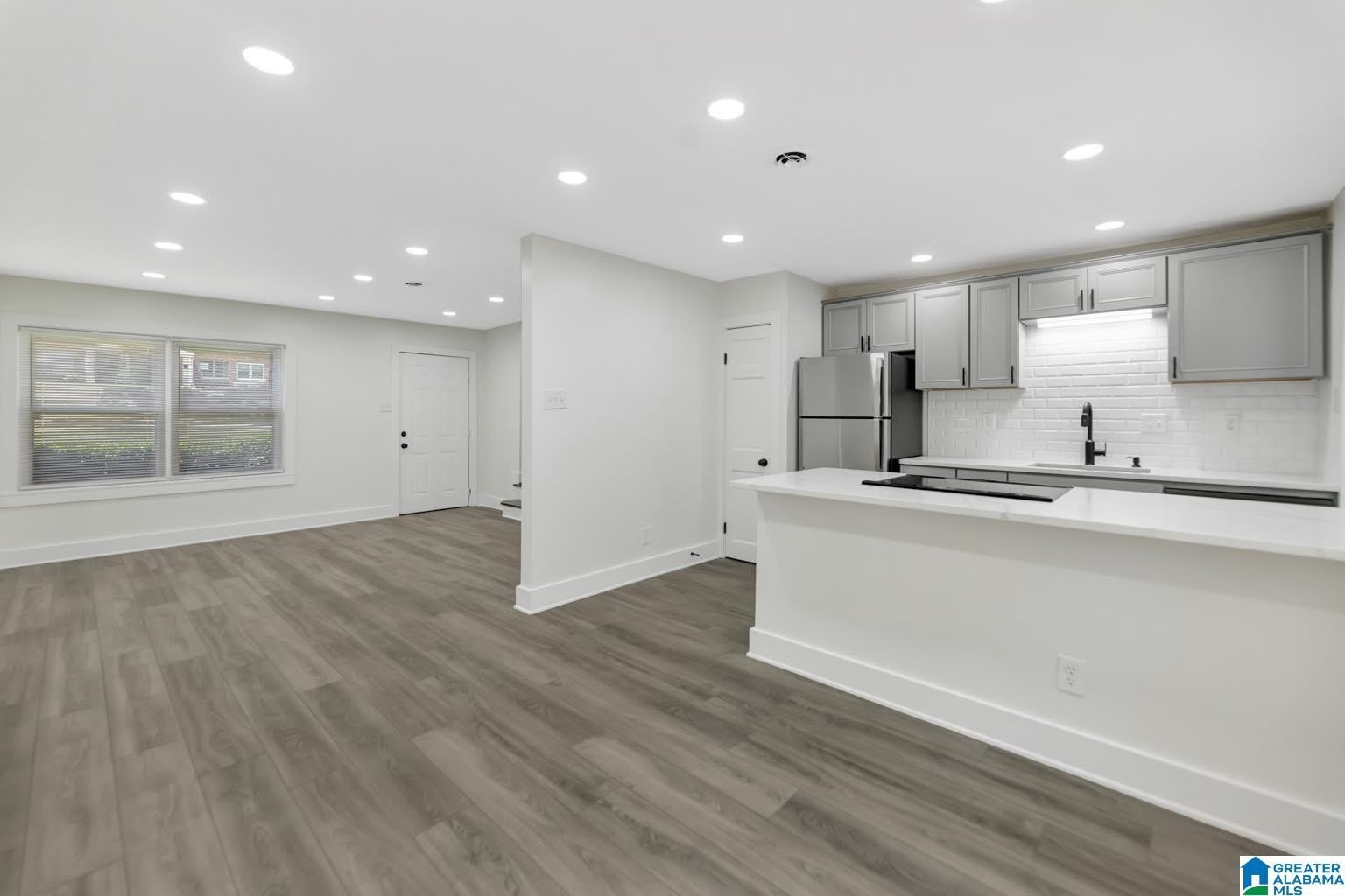 1701 Valley Avenue – photo 5