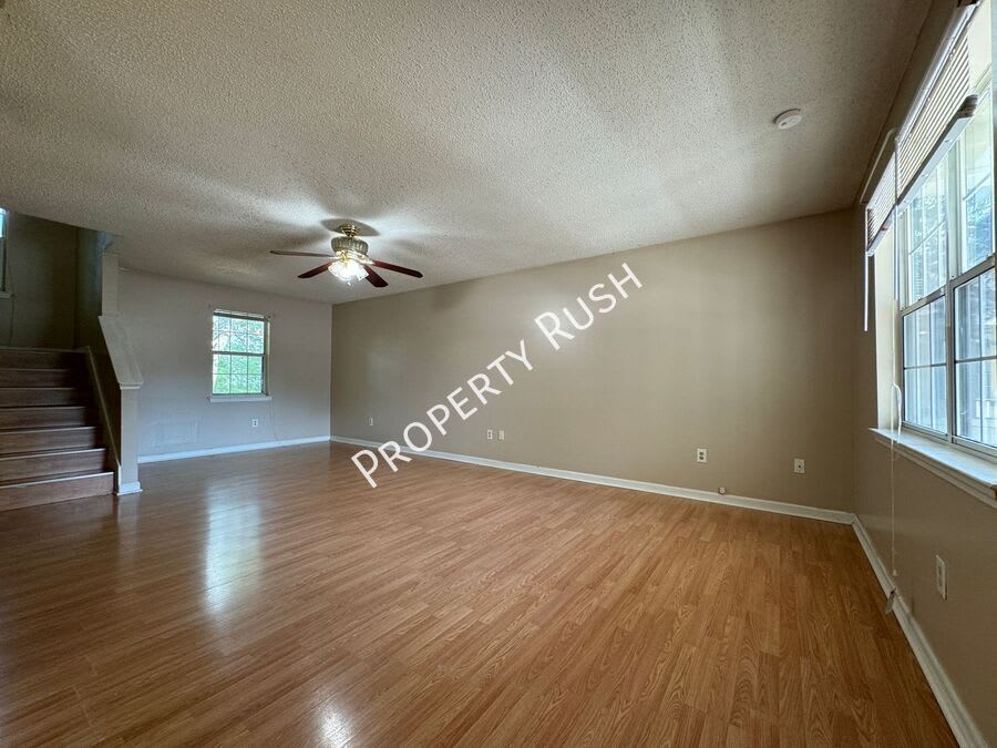 1620 Hickory Place – photo 5