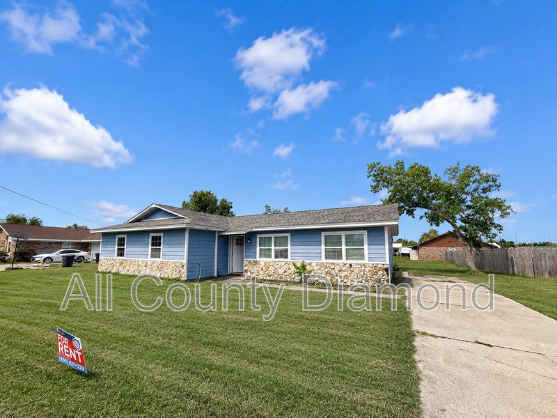 175 N Berthe Ave – photo 1