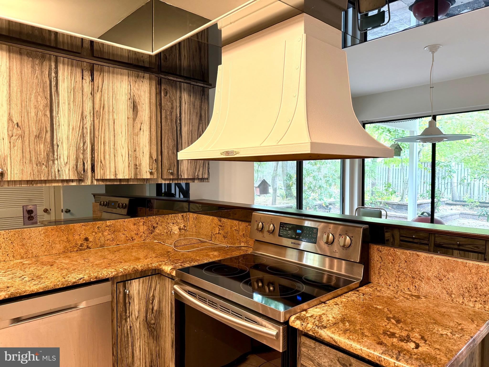 4 HAZELHURST Drive – photo 3