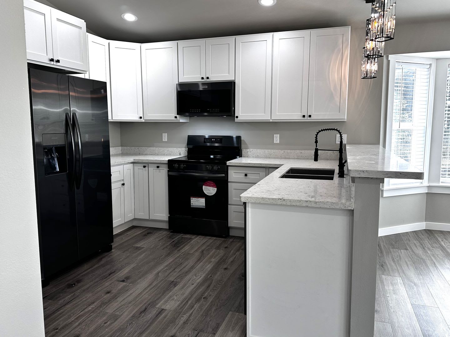 Gorgeous 2 Bedroom, 2 Bath with Garage is ready for you! – photo 4