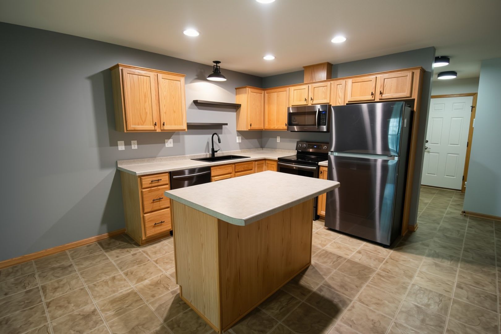 Spacious 3‑Bed Townhome with Modern Updates – photo 2