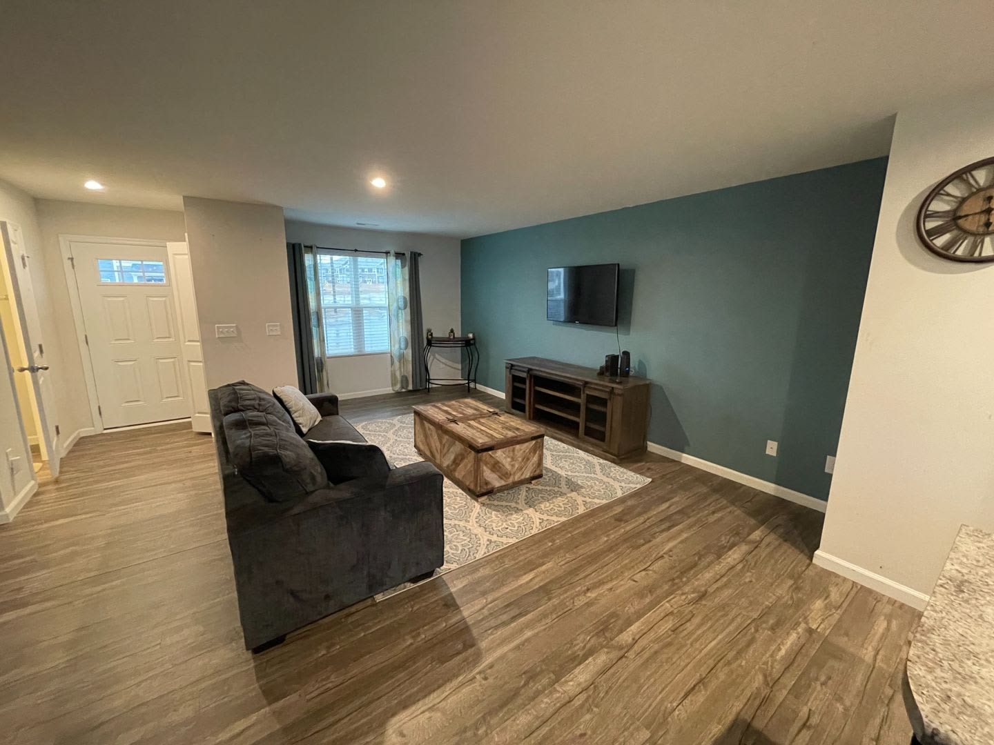Room in 4 Bedroom Home at Bent Willow Dr – photo 3