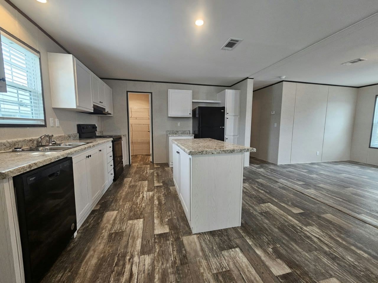 464 Suwanee Drive – photo 3