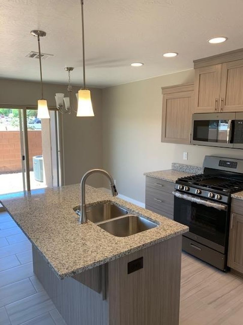 Desert Hills townhome in Little Valley Area. – photo 2