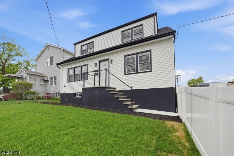 551 Schuyler Ave – photo 2