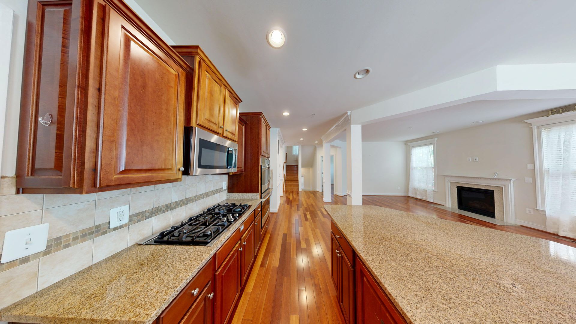 4 4 5 Ba Custom Home Close In Kensington – photo 3