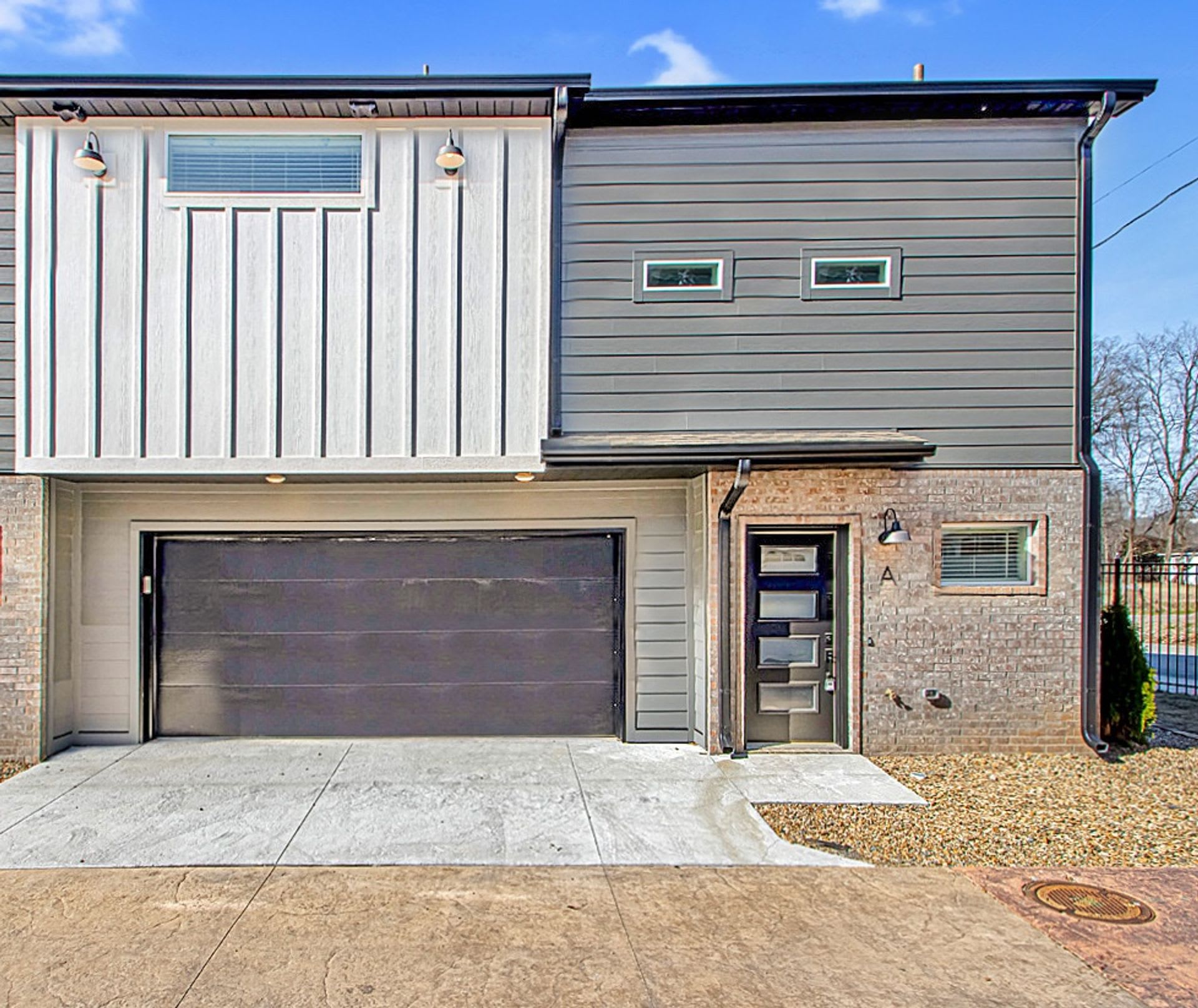 2 Bed 2 Bath 2 Car Garage Townhome In Rockwater Village – photo 1