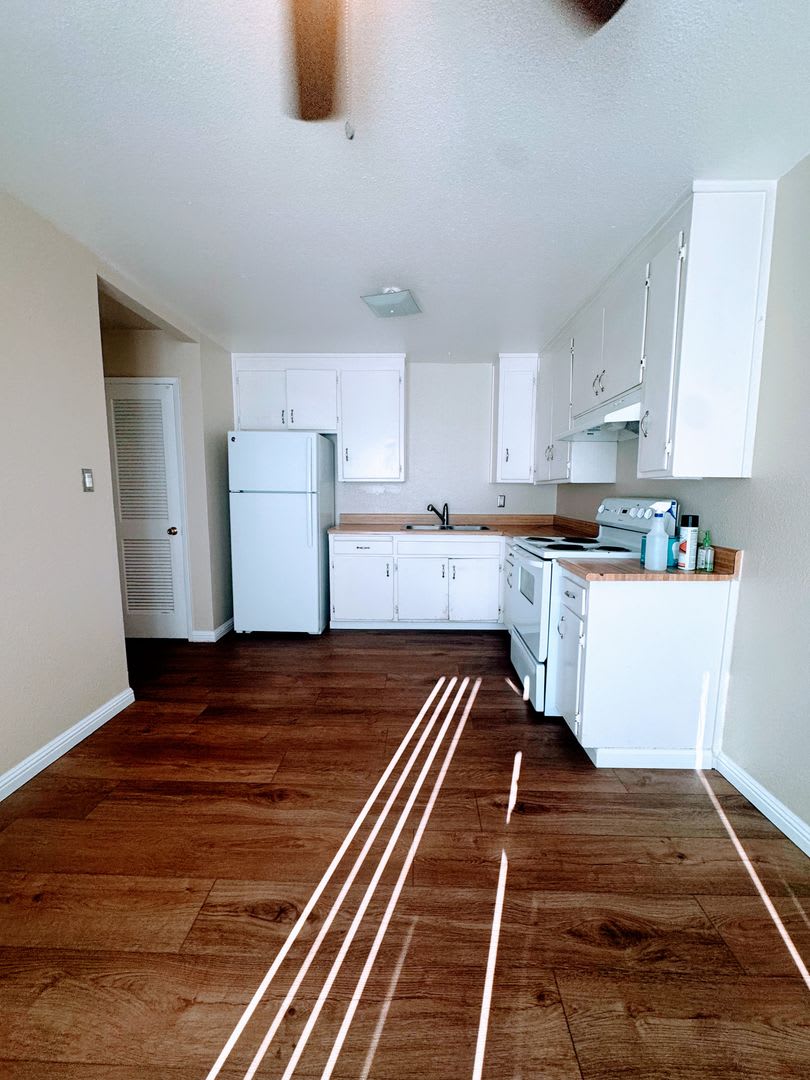 2 bedroom for Rent-New Interior Paint, Attached Garage – photo 4